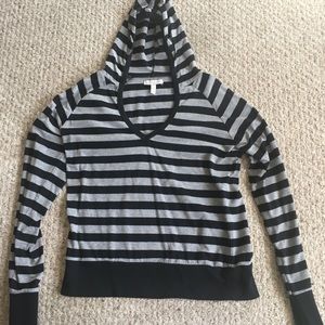 Aeropostale black & grey sweater